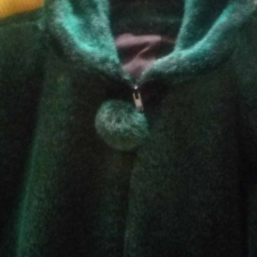 Green faux coat size m (new(